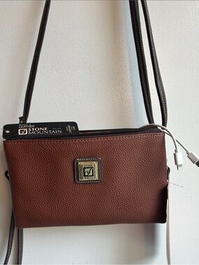 Stone Mountain Accessories Versatile Brown Pebbled Leather Crossbody Bag.